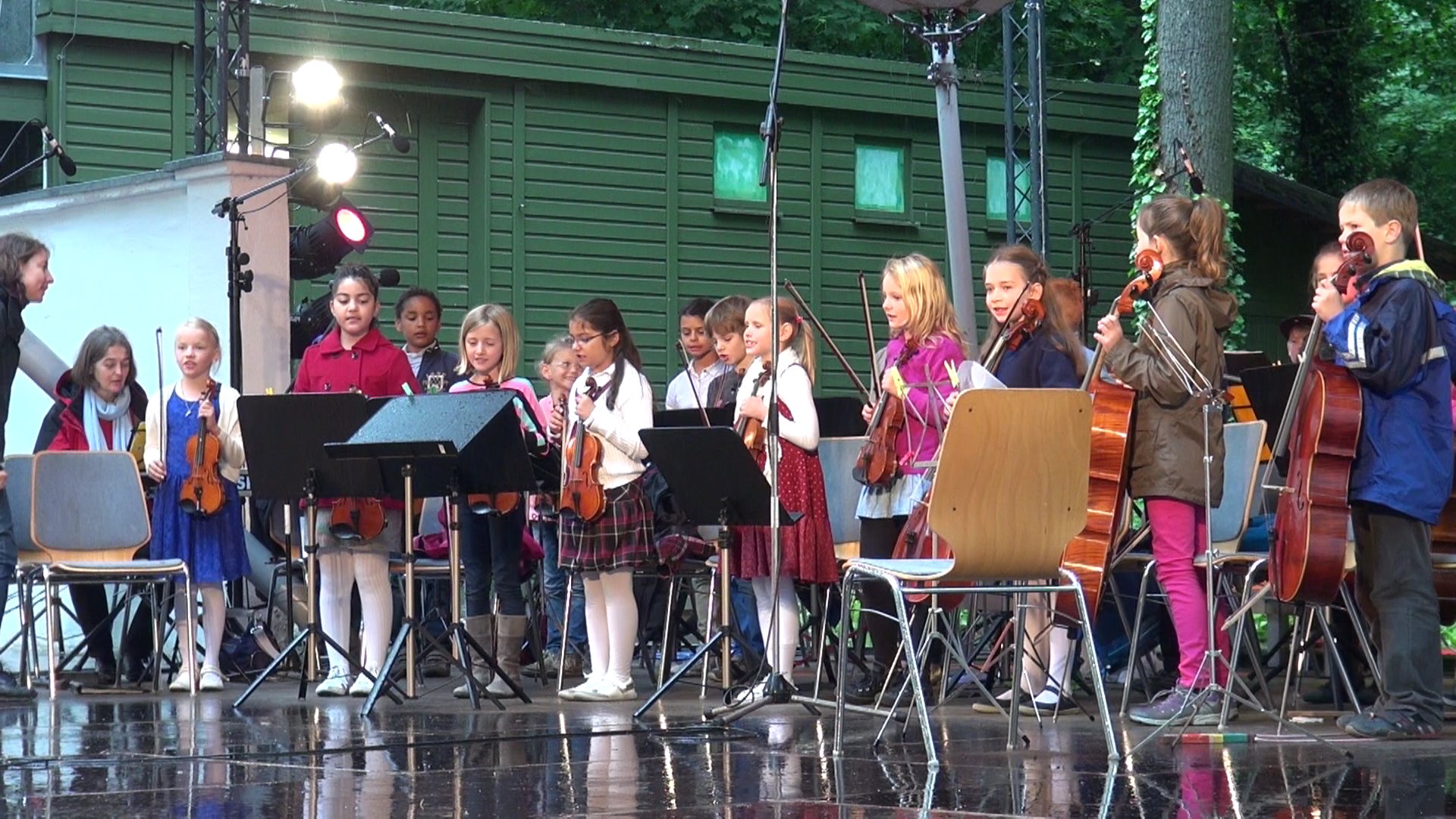 Diese Fotoserie zeigt einige Beispiele der schönsten Schulveranstaltungen aus den letzten Jahren