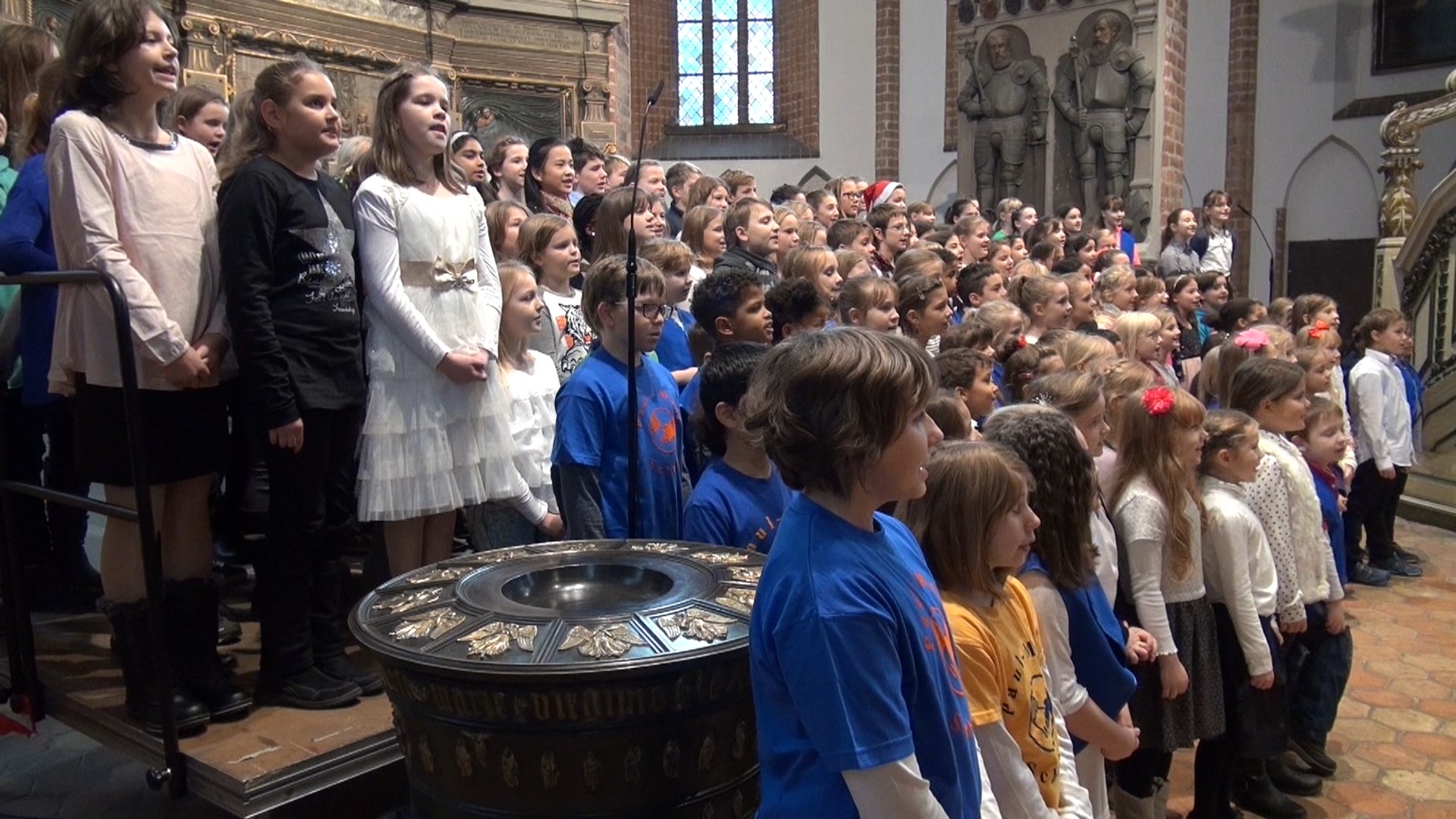 Diese Fotoserie zeigt einige Beispiele der schönsten Schulveranstaltungen aus den letzten Jahren