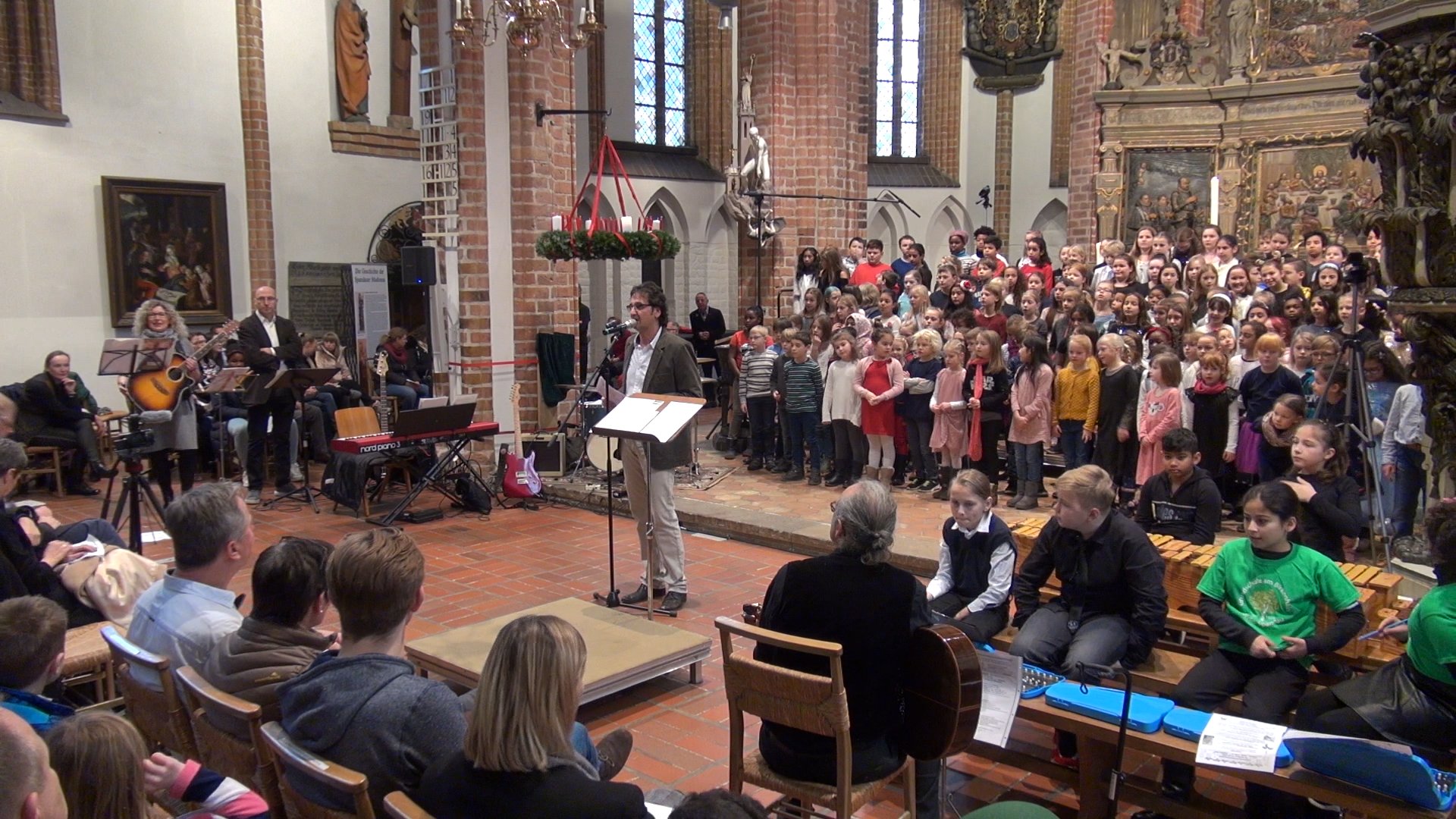 Diese Fotoserie zeigt einige Beispiele der schönsten Schulveranstaltungen aus den letzten Jahren