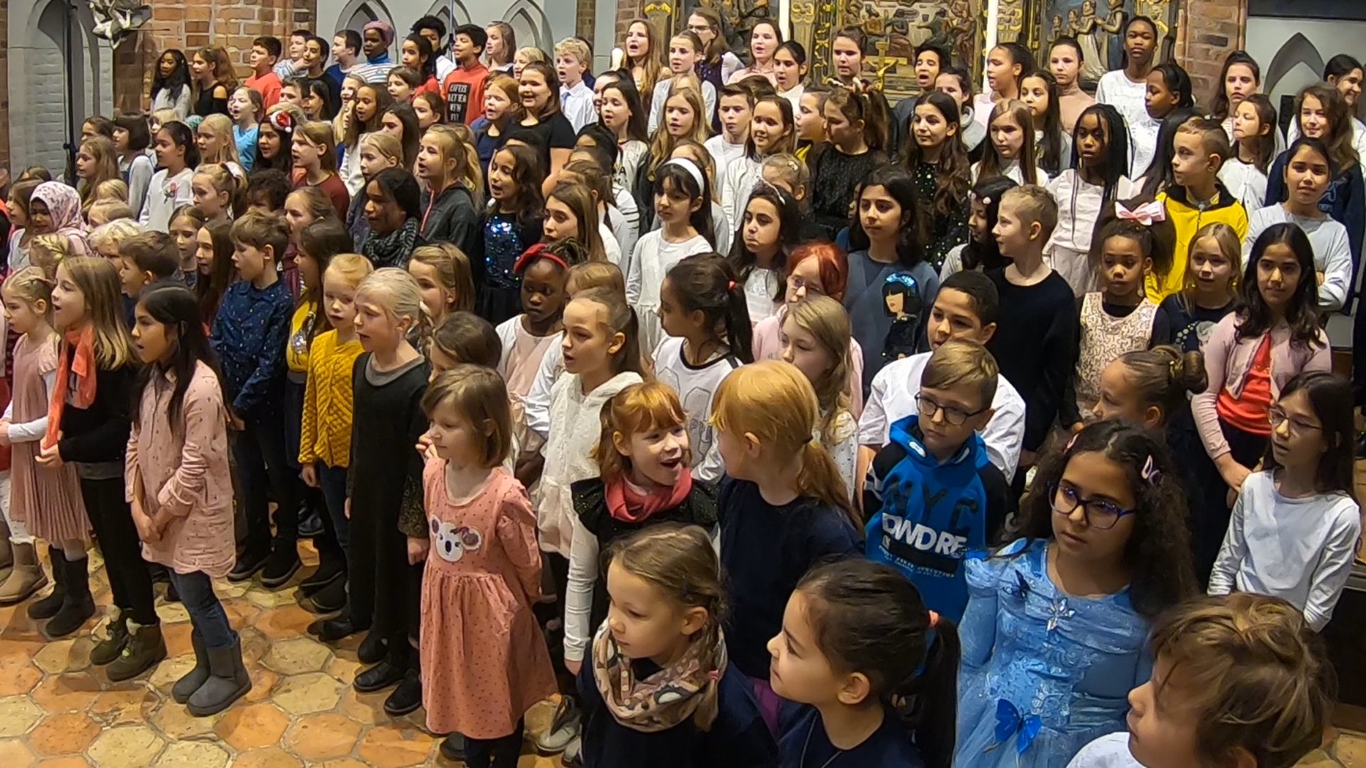 Diese Fotoserie zeigt einige Beispiele der schönsten Schulveranstaltungen aus den letzten Jahren